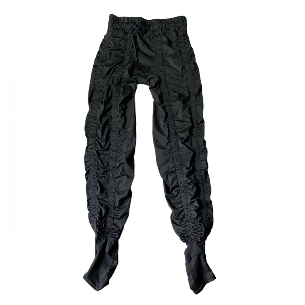 Black Ruched Leggings with Stirrup Hem - Women